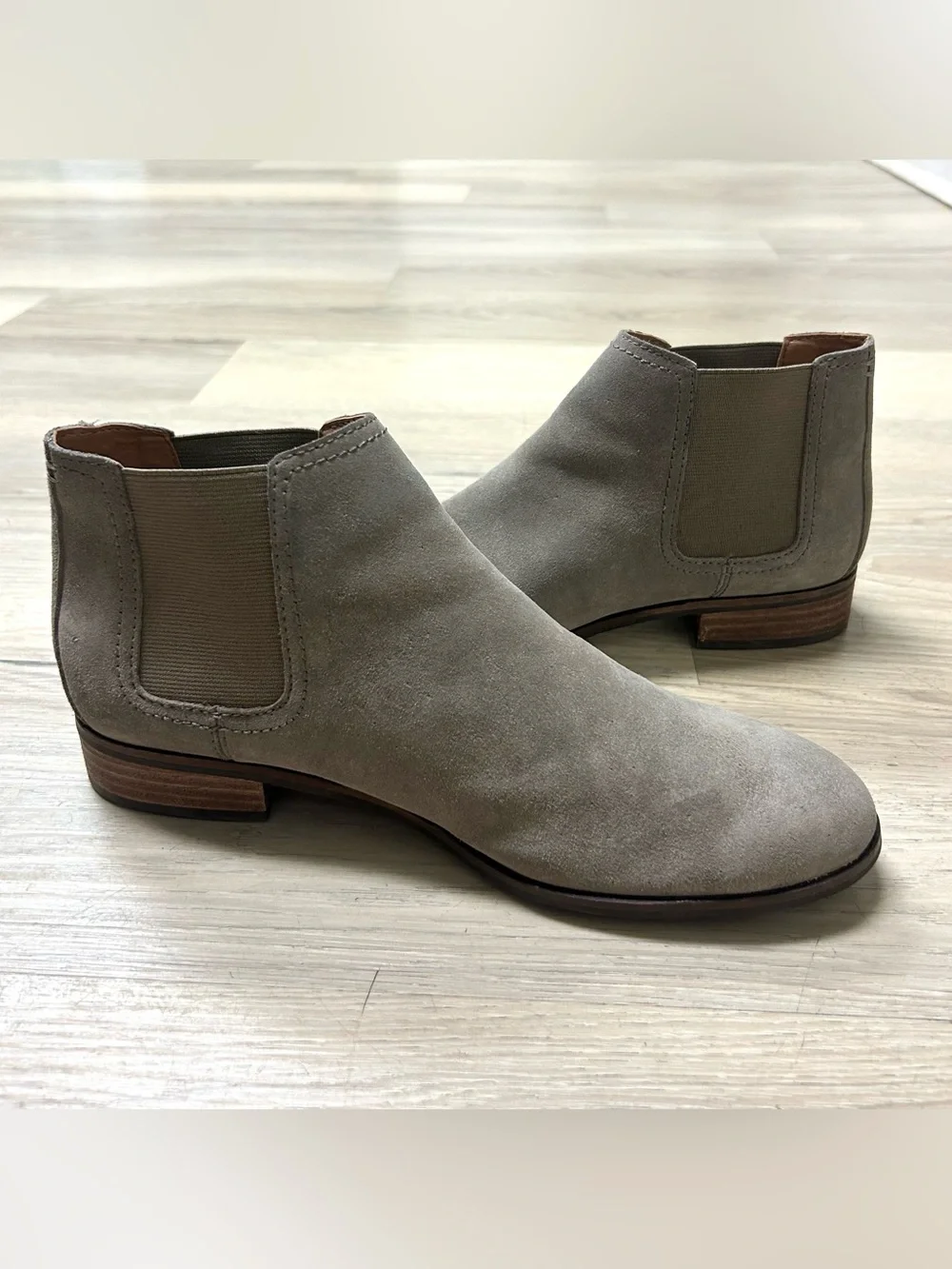 Frye Ankle Booties Chelsea Suede Women Sz 9M Taupe Pull On Boots Boho Minimalist